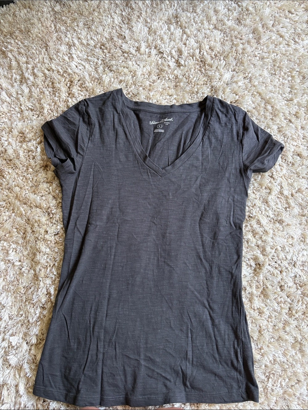 Universal Thread Woman Charcoal V-Neck Short Sleeve Tee